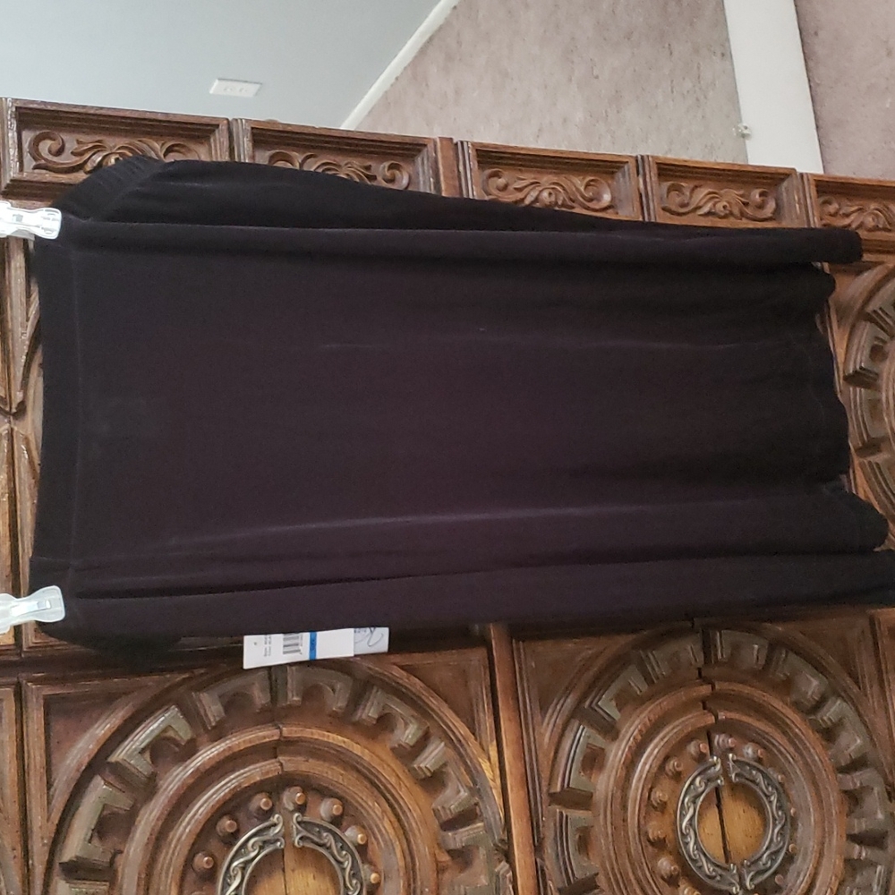 Size 3X NWT Kiara black skirt